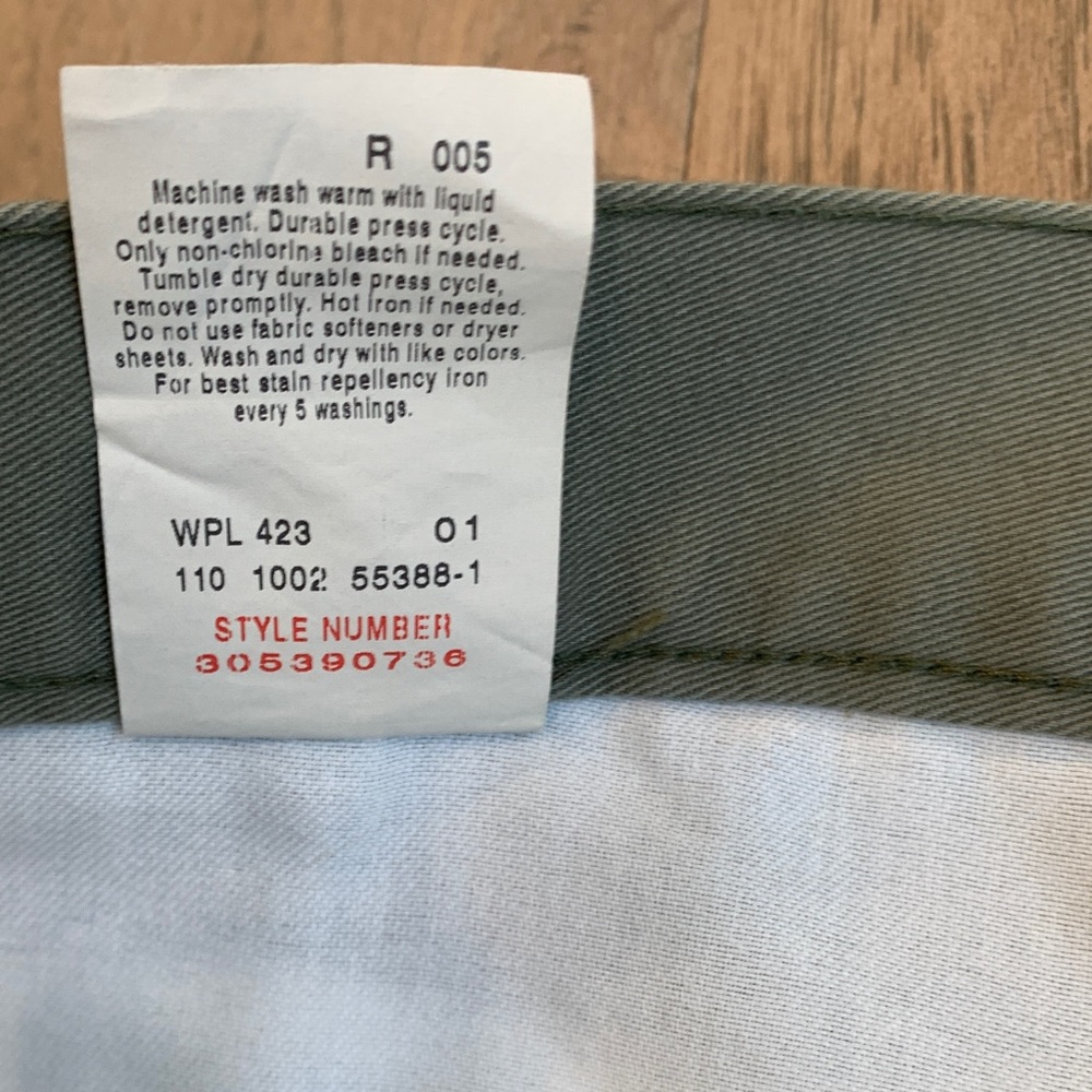NWT Dockers Men's Olive Flat-Front Casual Shorts Size 38x6 - Picture 3 of 8